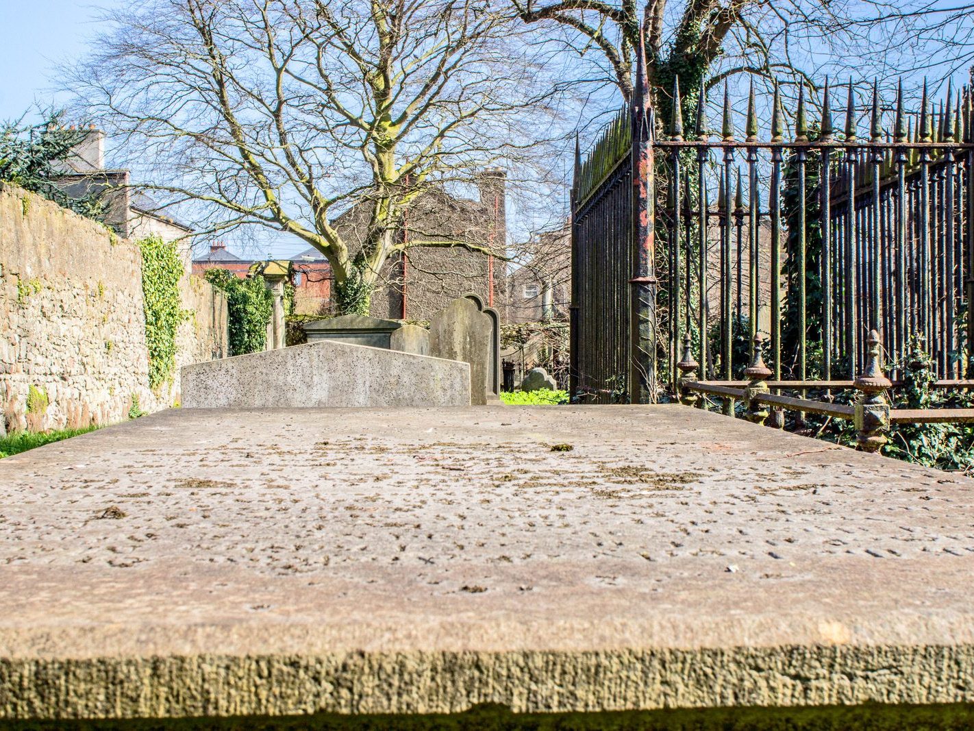 SOME OLD IMAGES OF ST PETERS CHURCHYARD IN DROGHEDA [PHOTOGRAPHED 20212]-224218-1