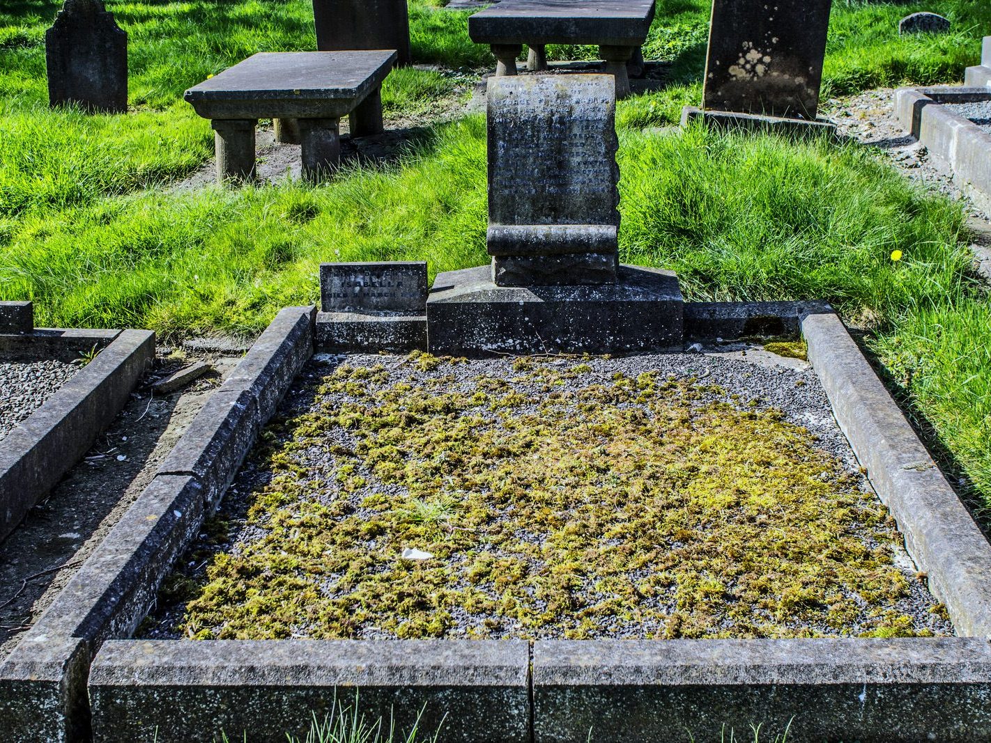 SOME OLD IMAGES OF ST PETERS CHURCHYARD IN DROGHEDA [PHOTOGRAPHED 20212]-224229-1