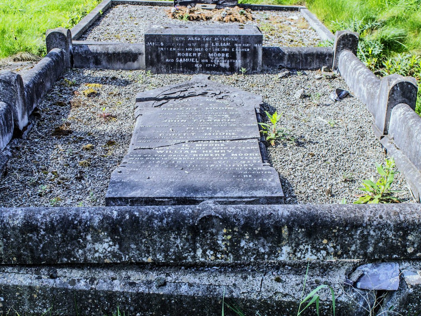 SOME OLD IMAGES OF ST PETERS CHURCHYARD IN DROGHEDA [PHOTOGRAPHED 20212]-224230-1