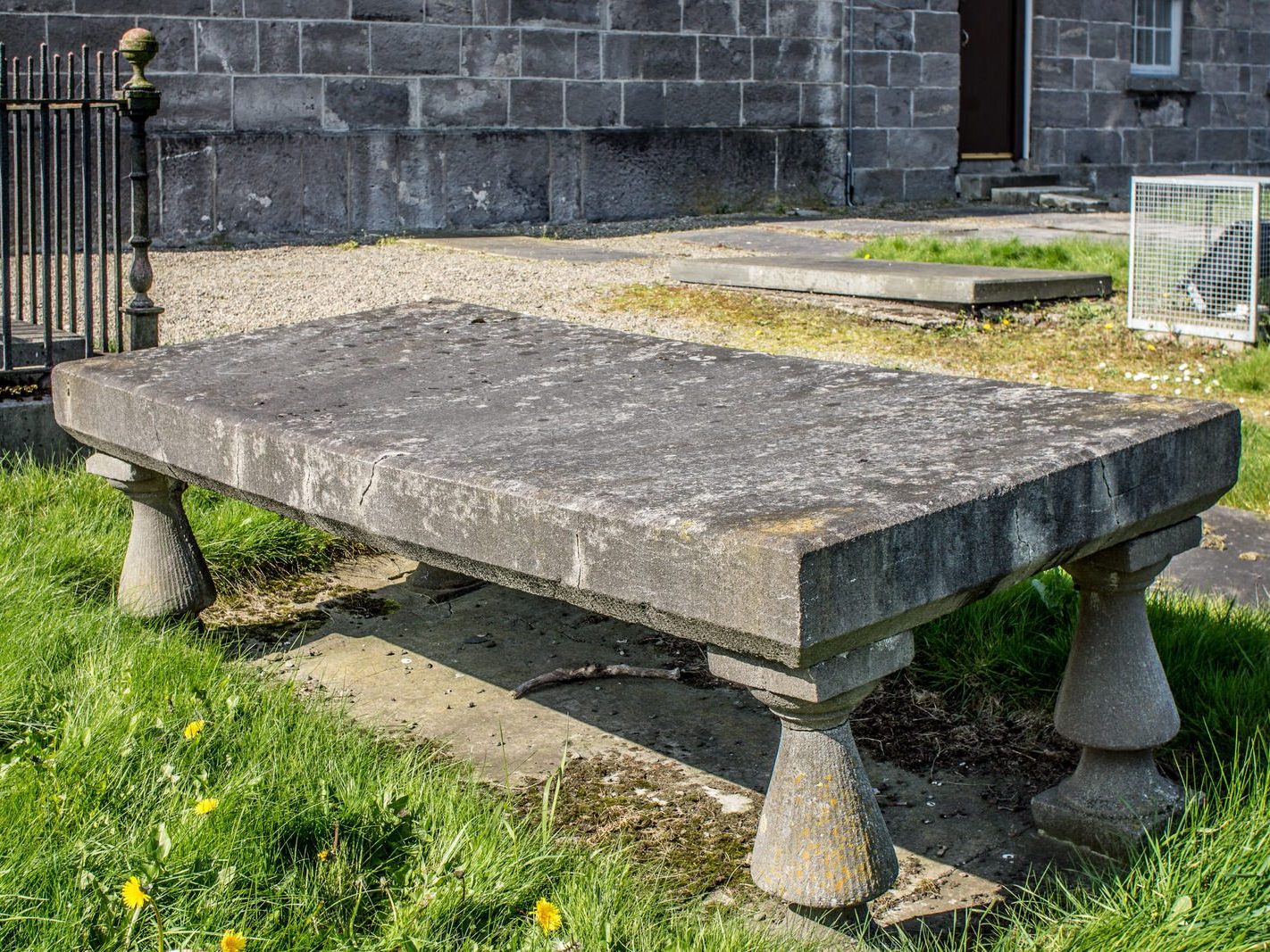 SOME OLD IMAGES OF ST PETERS CHURCHYARD IN DROGHEDA [PHOTOGRAPHED 20212]-224232-1