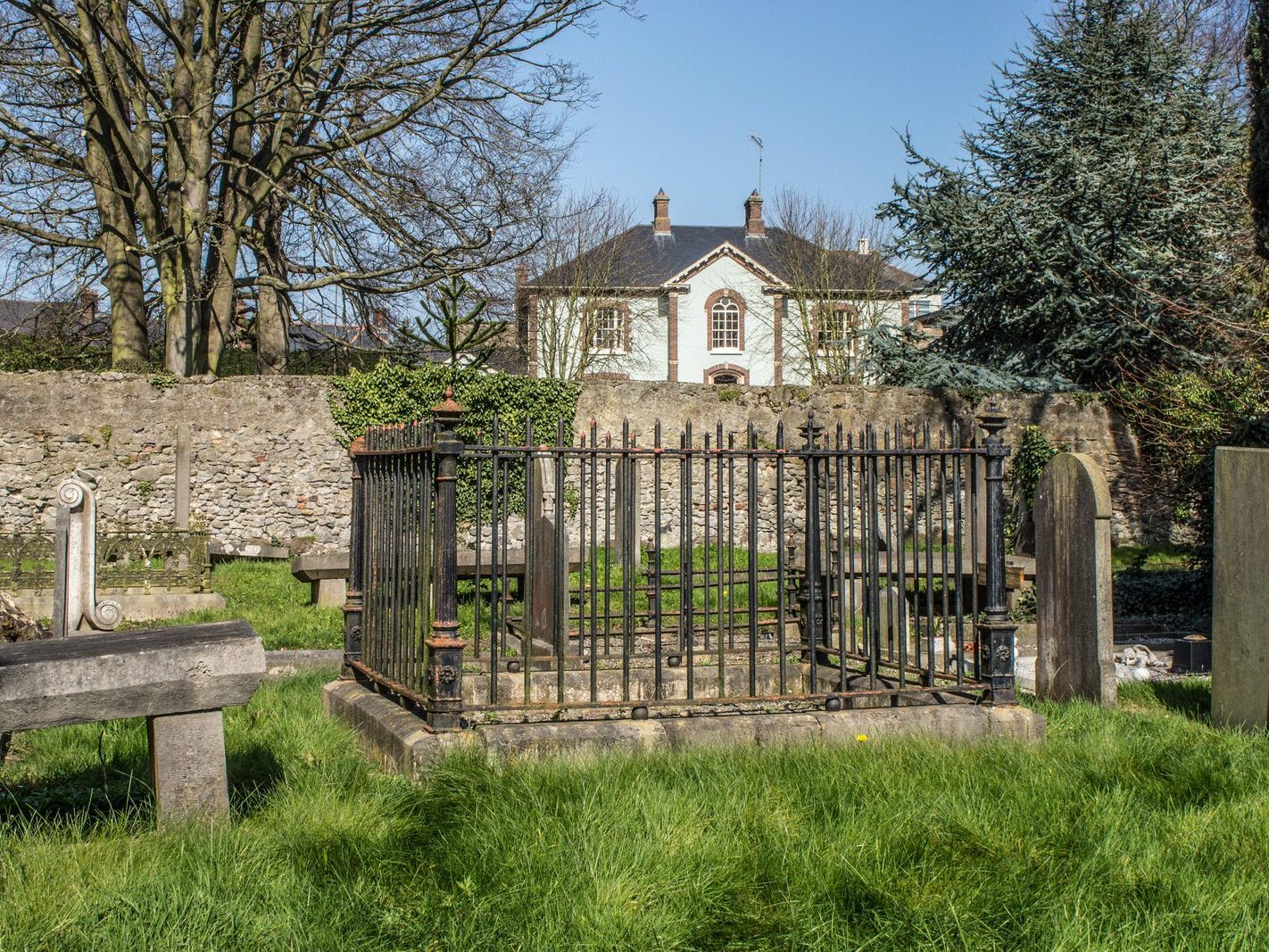 SOME OLD IMAGES OF ST PETERS CHURCHYARD IN DROGHEDA [PHOTOGRAPHED 20212]-224235-1