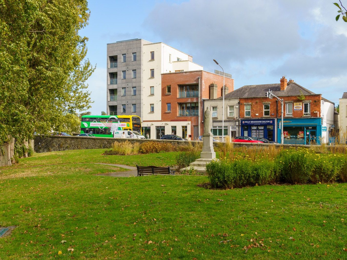 THE VIRGIN MARY STATUE [ST MARY'S PARK IN DRUMCONDRA]-242289-1