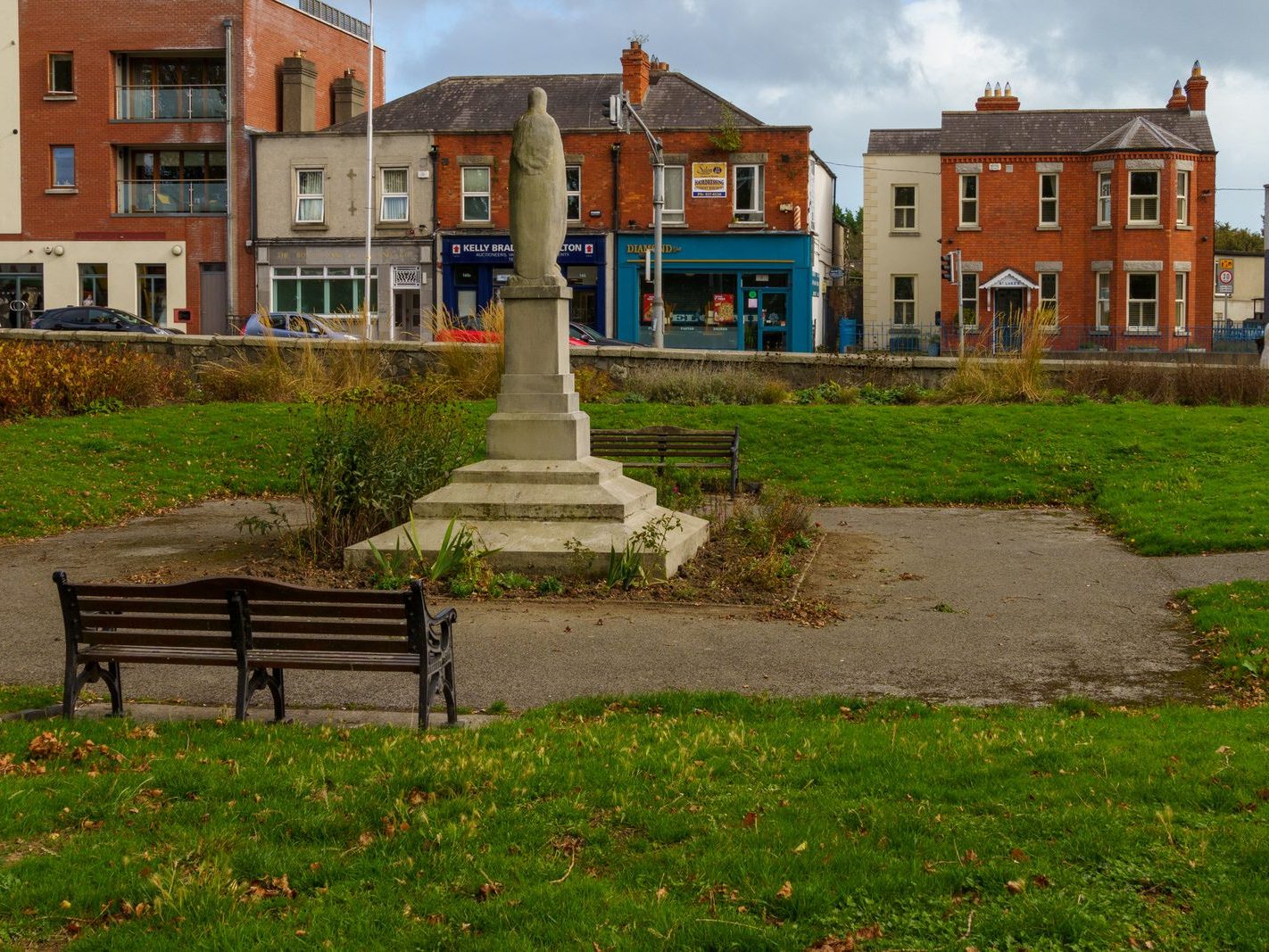 THE VIRGIN MARY STATUE [ST MARY'S PARK IN DRUMCONDRA]-242290-1