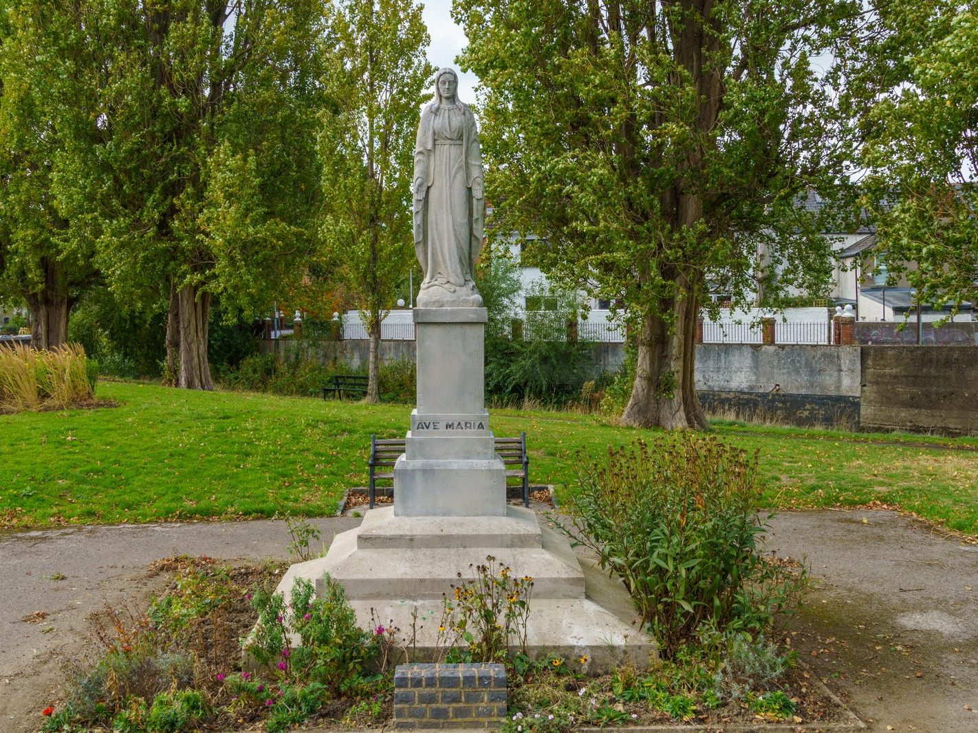 THE VIRGIN MARY STATUE [ST MARY'S PARK IN DRUMCONDRA]-242294-1