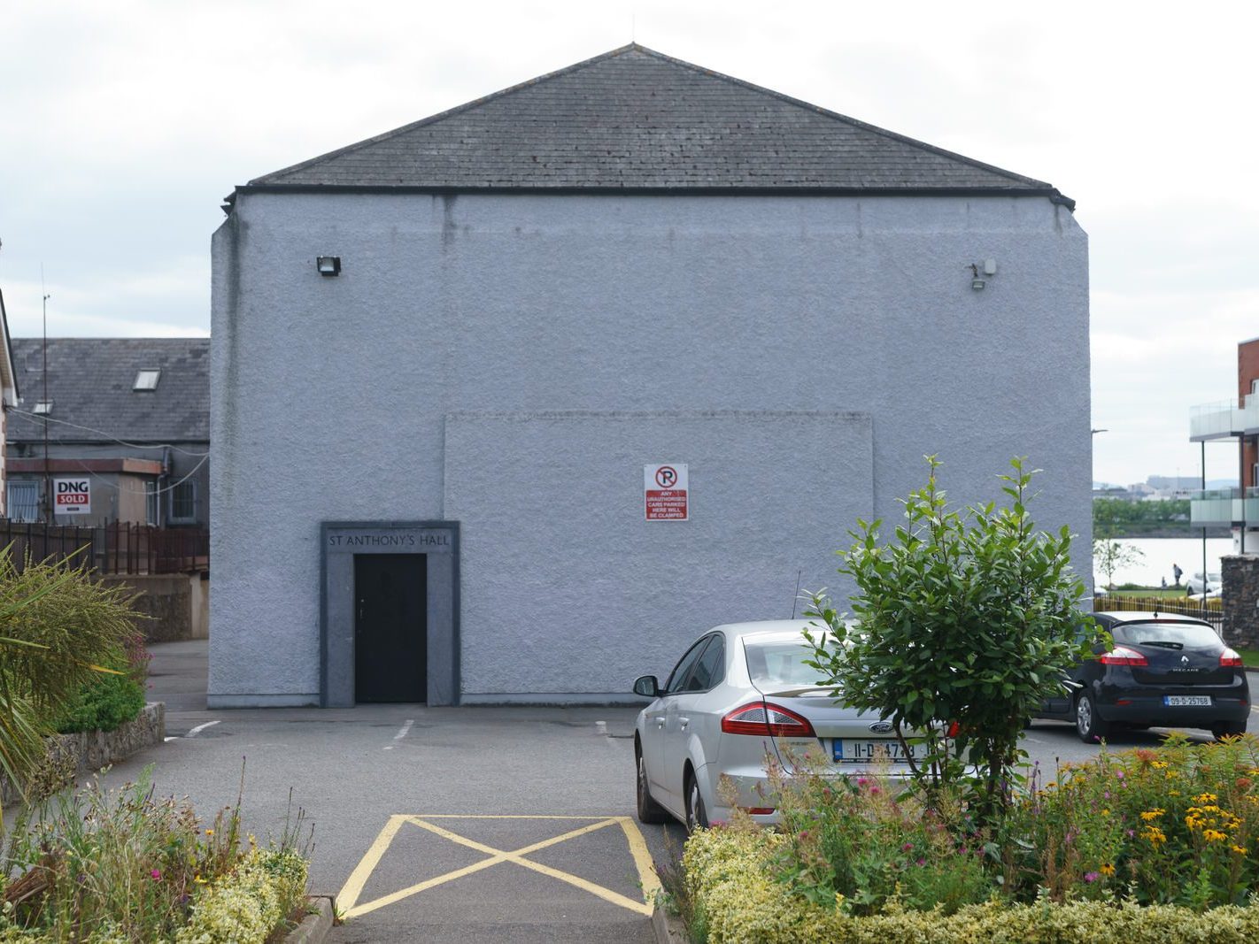 ST ANTHONY'S CHURCH ON CLONTARF ROAD [AND WHAT WAS ONCE CLONTARF TOWN HALL]-244328-1