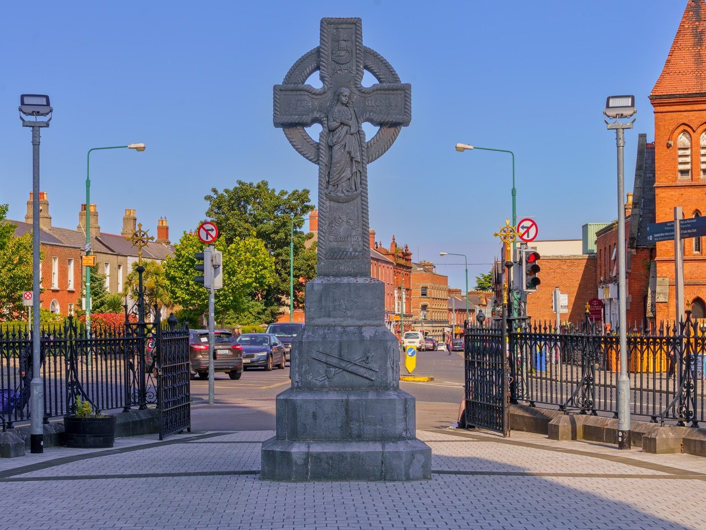 ST PETER'S CHURCH IN PHIBSBOROUGH [HAS A NUMBER OF STUNNING HARRY CLARKE CREATIONS]-244093-1