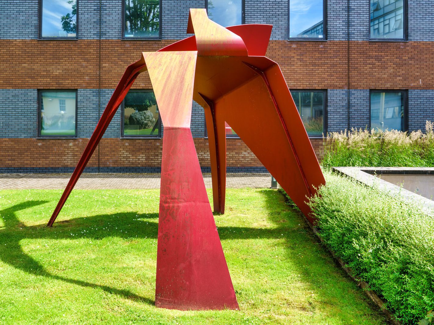 EXAMPLE OF RED METAL SCULPTURE ON THE CORK UNIVERSITY CAMPUS [A RED METAL YOKE] 004