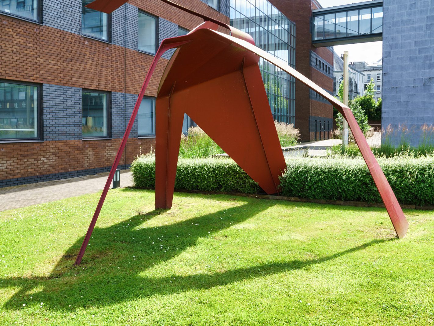 EXAMPLE OF RED METAL SCULPTURE ON THE CORK UNIVERSITY CAMPUS [A RED METAL YOKE] 002