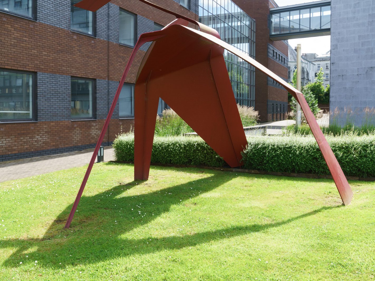 EXAMPLE OF RED METAL SCULPTURE ON THE CORK UNIVERSITY CAMPUS [A RED METAL YOKE] 005