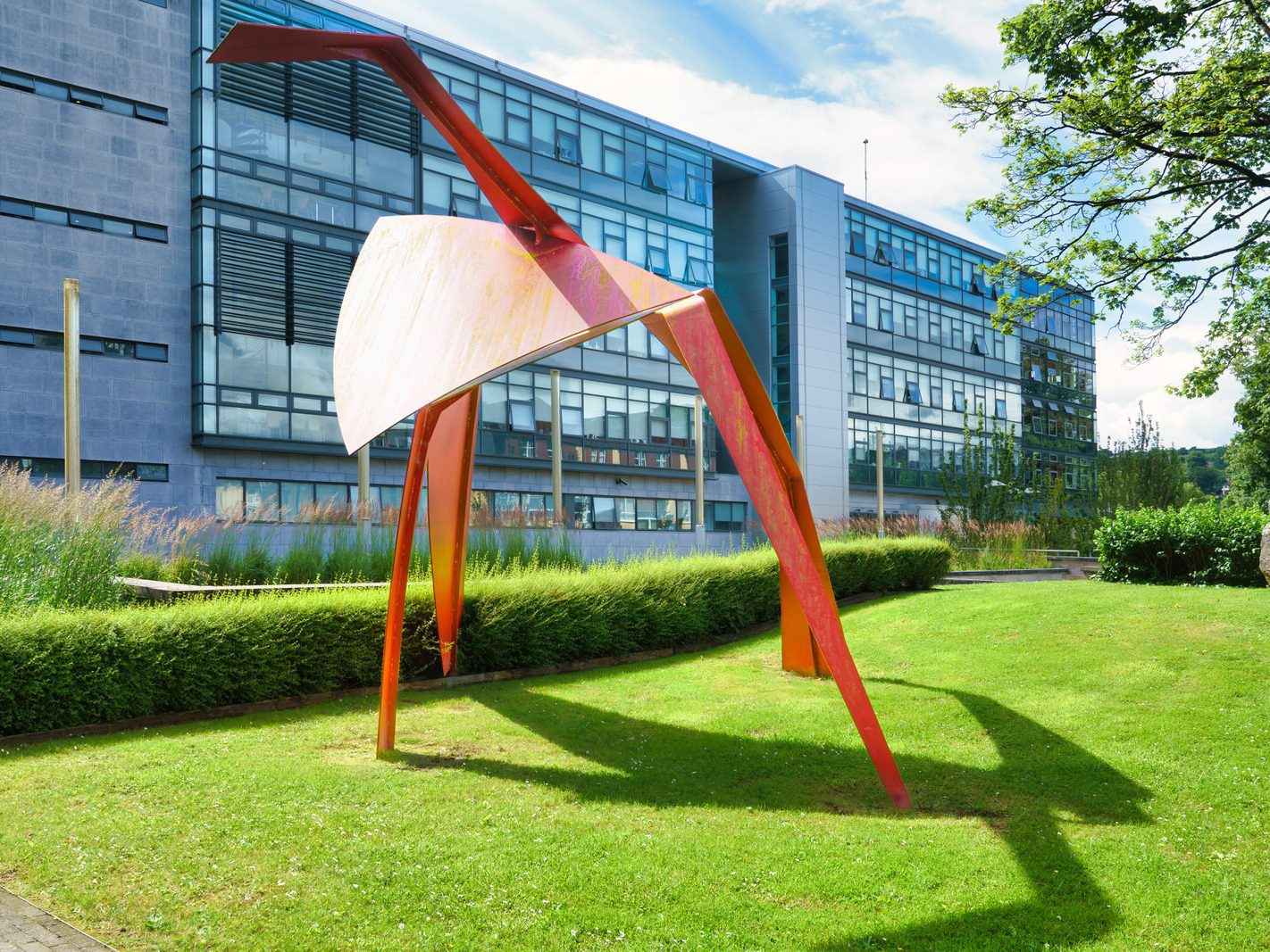 EXAMPLE OF RED METAL SCULPTURE ON THE CORK UNIVERSITY CAMPUS [A RED METAL YOKE] 001