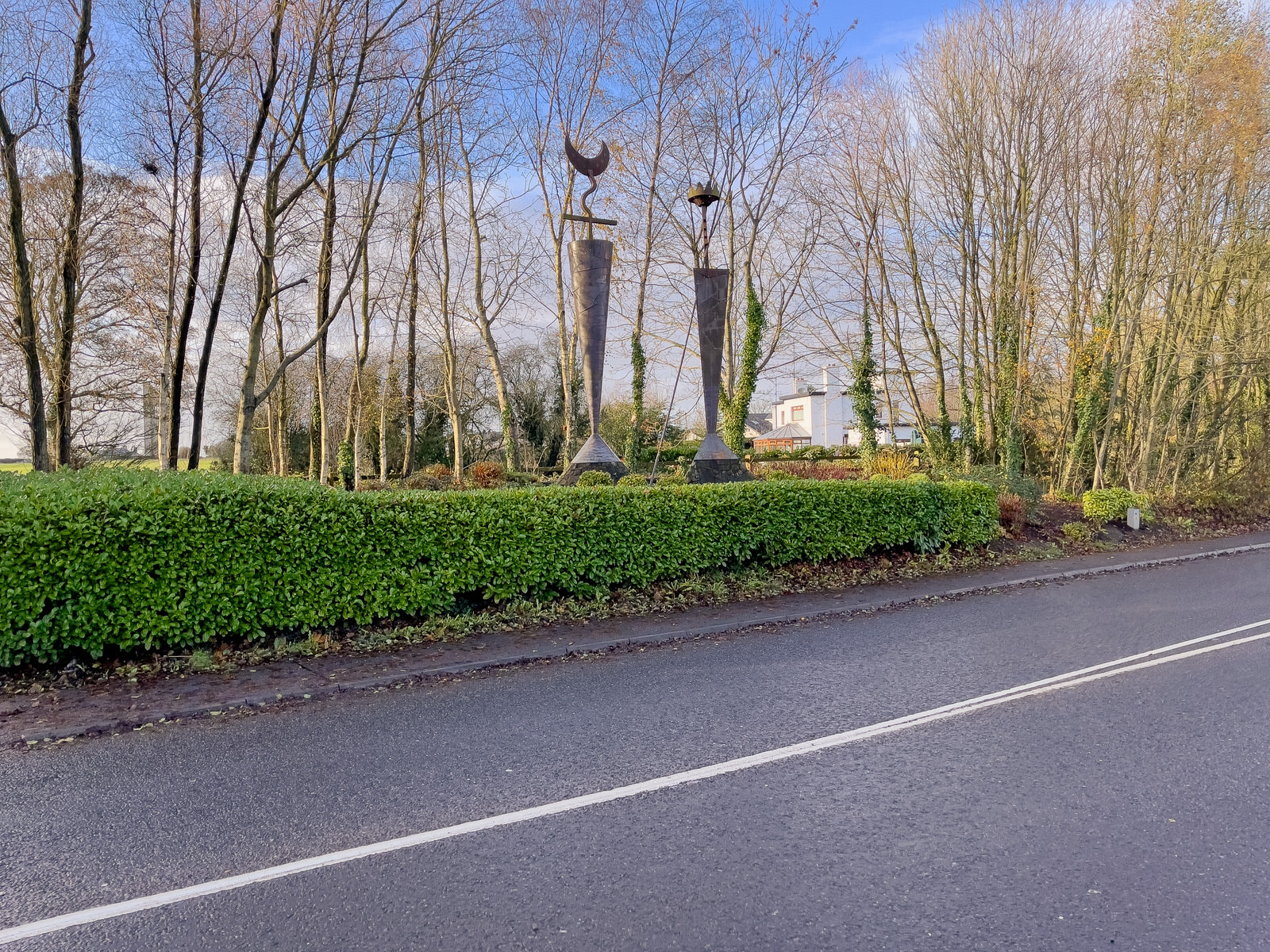 THE KING AND QUEEN IN TRIM COUNTY MEATH [ANOTHER SCULPTURE BY RONAN HALPIN] 002
