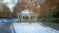 THE GROUND WAS COVERED IN SNOW WHEN I VISITED ST STEPHEN'S GREEN IN NOVEMBER 27 2010 [LEGACY PHOTO COLLECTIONS]-244862-1
