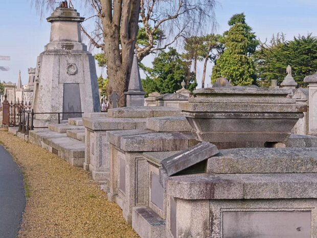 GRESHAM FAMILY VAULT