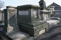 THE FAMILY VAULT OF HENRY ROE [I SUSPECT THAT HENRY ROE MAY NOT HAVE BEEN BURIED HERE]-245434-1
