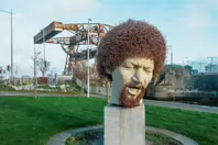 LUKE KELLY AT GUILD STREET [THE BIG IRISH HEAD ON HIM]-245856-1