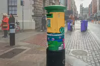 DO YOU STILL SEND CHRISTMAS CARDS [A LOOK AT THE POSTBOX CAMPAIGN BY AN POST]-245901-1