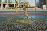 THE FAMINE MEMORIAL AT CUSTOM HOUSE QUAY [CHRISTMAS 2024]-245841-1