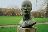 THE TRIBUTE HEAD BY DAME ELISABETH FRINK PHOTOGRAPHED CHRISTMAS DAY 2024 [A TRIBUTE TO NELSON MANDELA]-245745-1