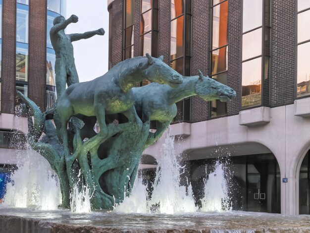 THE CHARIOT OF LIFE BY OISIN KELLY Meet "The Mad Milkman"—officially "The Chariot of Life" by Oisín Kelly. Located at Dublin’s Irish Life Centre, this...