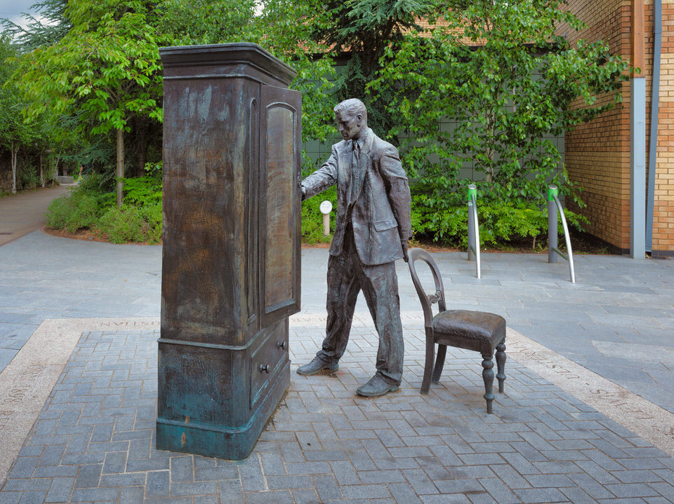 SCULPTURE BY ROSS WILSON