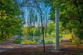 BUSHY A SCULPTURE BY CORBAN WALKER [LOCATED AT THE DUCK POND IN BUSHY PARK]-243827-1