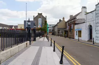 SWEET AS SUGAR STRONG AS STONE [OLD STONES MURAL IN CARLOW - SEANCLOCHA CHEATHARL]-239712-1