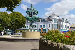 COMMEMORATING THE 1798 REBELLION IN CARLOW [THE LIBERTY TREE SCULPTURE]-239558-1