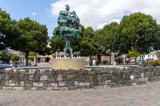 COMMEMORATING THE 1798 REBELLION IN CARLOW [THE LIBERTY TREE SCULPTURE]-239560-1