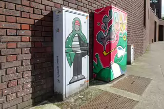 THE FROG KING BY RAPHAEL SILVA [PAINT-A-BOX STREET ART AT ST LUKE'S AVENUE]-236768-1