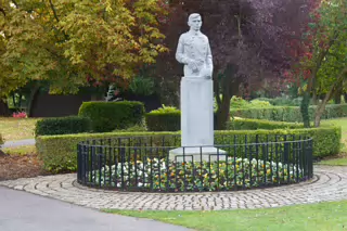 SEAN HEUSTON MEMORIAL STATUE [THE PEOPLES FLOWER GARDEN IN PHOENIX PARK]-243343-1