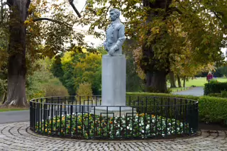 SEAN HEUSTON MEMORIAL STATUE [THE PEOPLES FLOWER GARDEN IN PHOENIX PARK]-243345-1