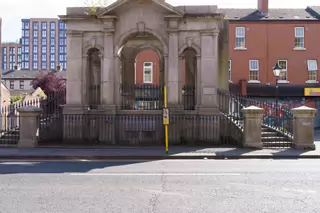 THE COOMBE MEMORIAL [A DUBLIN LANDMARK WITH A RICH HISTORY]-239784-1