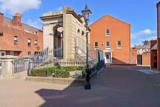 THE COOMBE MEMORIAL [A DUBLIN LANDMARK WITH A RICH HISTORY]-239790-1