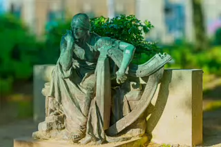 ÉIRE SCULPTURE BY JEROME O'CONNOR [LOCATED IN MERRION SQUARE AND SPONSORED BY A BAKERY]-232366-1