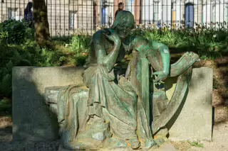 ÉIRE SCULPTURE BY JEROME O'CONNOR [LOCATED IN MERRION SQUARE AND SPONSORED BY A BAKERY]-232367-1