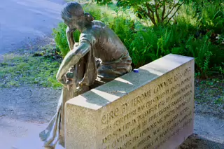 ÉIRE SCULPTURE BY JEROME O'CONNOR [LOCATED IN MERRION SQUARE AND SPONSORED BY A BAKERY]-232371-1