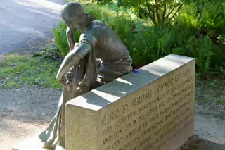 ÉIRE SCULPTURE BY JEROME O'CONNOR [LOCATED IN MERRION SQUARE AND SPONSORED BY A BAKERY]-232373-1