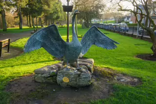 SCULPTURE OF A SWAN BY ANNETTE McCORMACK [AT THE STRAND PARK IN NEWBRIDGE CHRISTMAS 2012]-238747-1