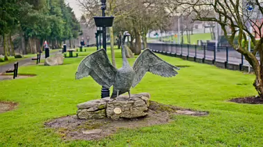 SCULPTURE OF A SWAN BY ANNETTE McCORMACK [AT THE STRAND PARK IN NEWBRIDGE CHRISTMAS 2012]-238749-1