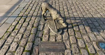 FAMINE MEMORIAL AT CUSTOM HOUSE QUAY IN DUBLIN [PHOTOGRAPHED JANUARY 2019]-147573-1