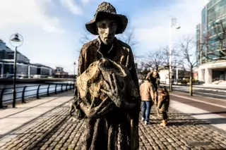 FAMINE MEMORIAL AT CUSTOM HOUSE QUAY IN DUBLIN [PHOTOGRAPHED JANUARY 2019]-147577-1