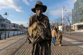 FAMINE MEMORIAL AT CUSTOM HOUSE QUAY IN DUBLIN [PHOTOGRAPHED JANUARY 2019]-147578-1