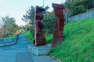 THE WANDERER [A SCULPTURE BY RALF SANDER AT ST DOMINICK'S BRIDGE IN DROGHEDA]-224141-1