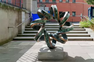 DOUBLE HELIX SCULPTURE BY BRIAN KING [A GIFT FROM DR BEATE SCHULER]-219323-1