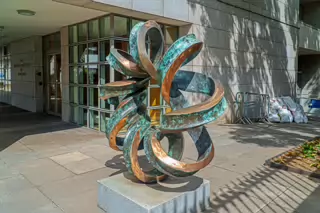 DOUBLE HELIX SCULPTURE BY BRIAN KING [A GIFT FROM DR BEATE SCHULER]-219325-1