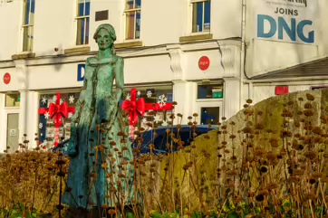 ANNE DEVLIN SCULPTURE [RATHFARNHAM VILLAGE DECEMBER 2024]-245508-1