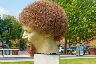 LUKE KELLY STATUE AND THE SHERIFF STREET LIFTING BRIDGE [GUILD STREET JULY 2024]-236460-1