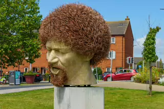 LUKE KELLY STATUE AND THE SHERIFF STREET LIFTING BRIDGE [GUILD STREET JULY 2024]-236462-1