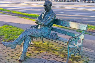 PATRICK KAVANAGH SCULPTURE [PRESENTED TO CITY AND PEOPLE OF DUBLIN BY ZENEZA]-228028-1