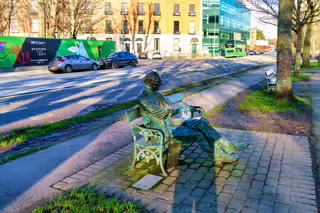 PATRICK KAVANAGH SCULPTURE [PRESENTED TO CITY AND PEOPLE OF DUBLIN BY ZENEZA]-228030-1